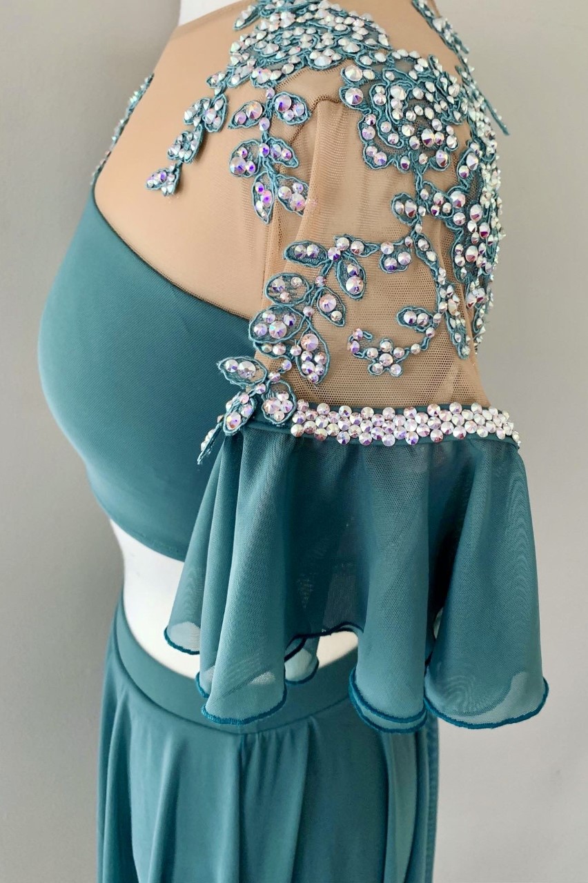 To Die for Costumes - Henrietta Shellenbergar To Die for Costumes - Henrietta Shellenbergar