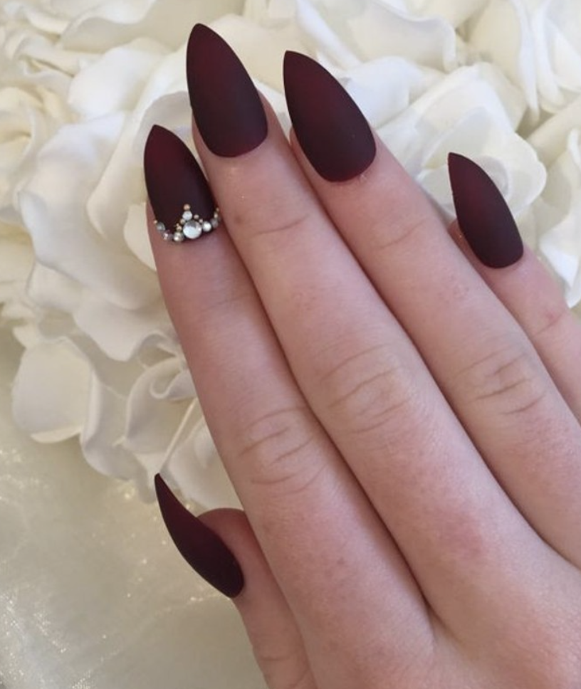 5 Edgy Black Nail Designs To Try In 2023 – Maniology